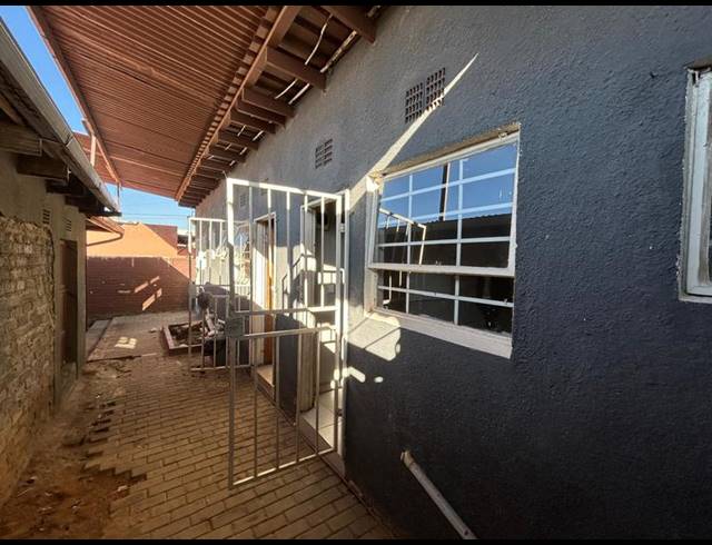 9 BEDROOM HOUSE FOR SALE IN TURFFONTEIN